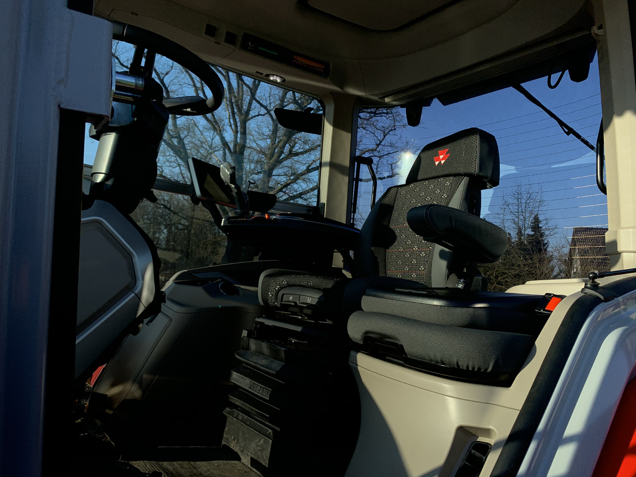 Massey Ferguson 8S.305 Dyna-VT Exclusive - جرار: صور 4 Massey Ferguson 8S.305 Dyna-VT Exclusive - جرار: صور 4