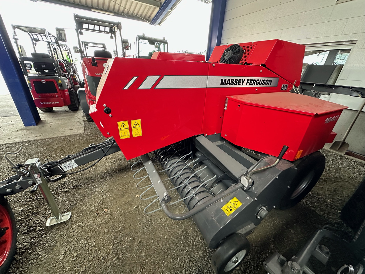 Massey Ferguson Hochdruckpresse 1840 - معدة تغليف البالات: صور 1 Massey Ferguson Hochdruckpresse 1840 - معدة تغليف البالات: صور 1