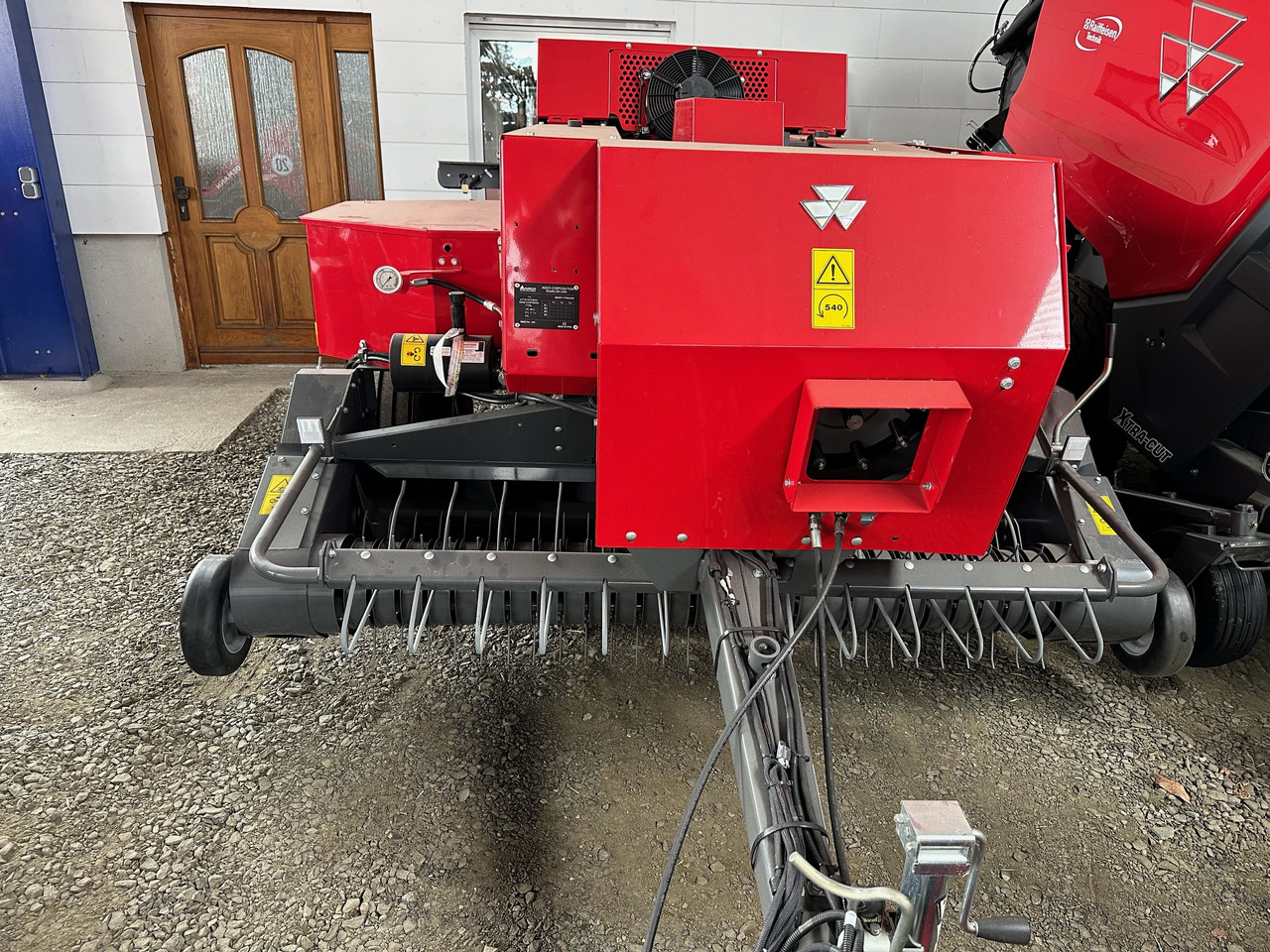 Massey Ferguson Hochdruckpresse 1840 - معدة تغليف البالات: صور 4 Massey Ferguson Hochdruckpresse 1840 - معدة تغليف البالات: صور 4
