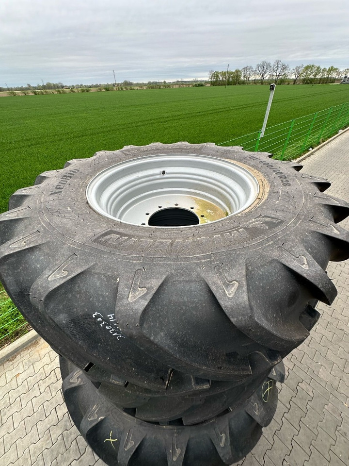 Massey Ferguson VF600/60R28 VF650/60R42 - جرار: صور 2 Massey Ferguson VF600/60R28 VF650/60R42 - جرار: صور 2