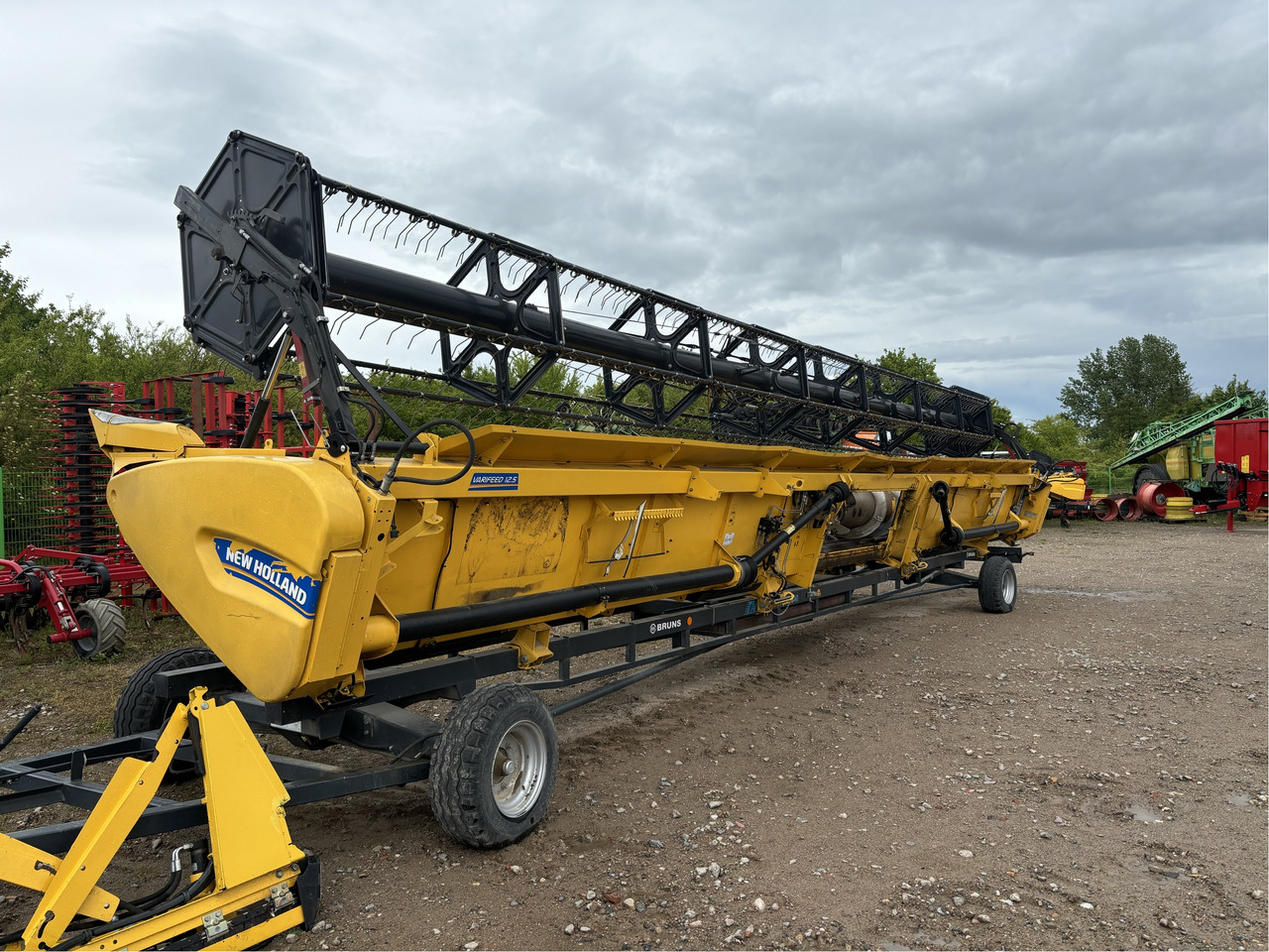 New Holland Schneidwerk Varifeed12.5 - حصادة شاملة: صور 1 New Holland Schneidwerk Varifeed12.5 - حصادة شاملة: صور 1