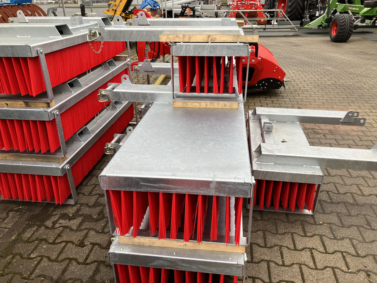 Osborn Broomate Minimate APR-120 - المعدات لتربية الماشية: صور 2 Osborn Broomate Minimate APR-120 - المعدات لتربية الماشية: صور 2