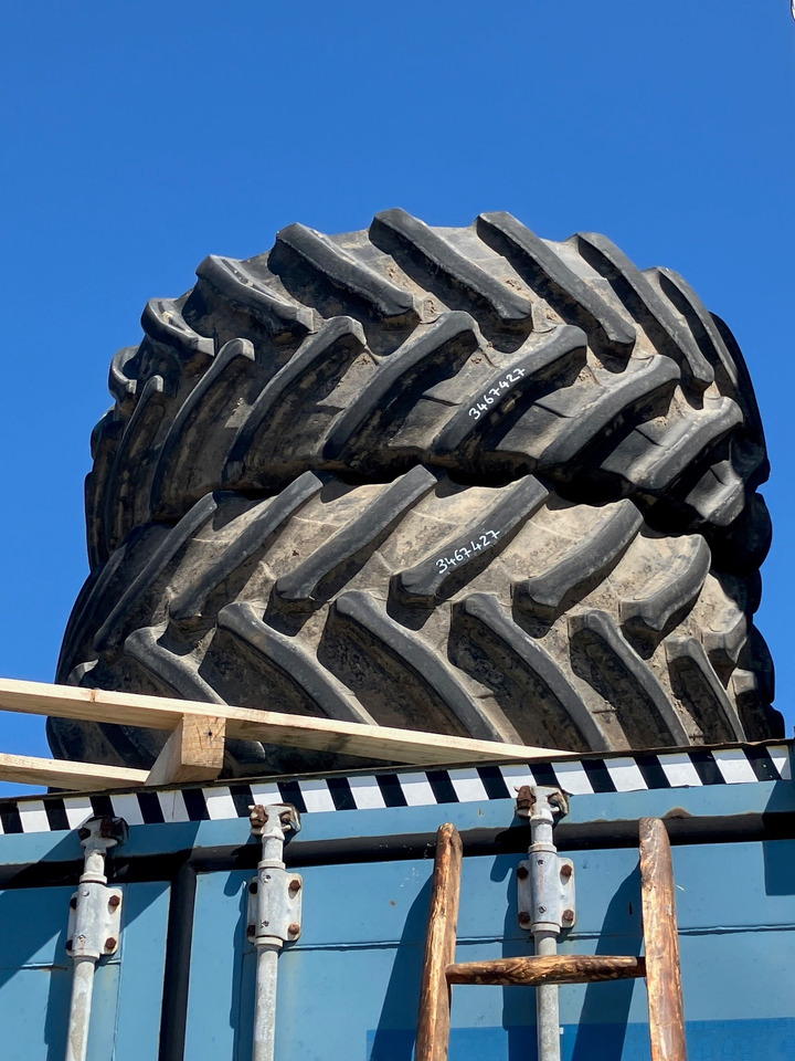 Trelleborg 750/70R44 650/60R38 - الإطارات والجنوط: صور 3 Trelleborg 750/70R44 650/60R38 - الإطارات والجنوط: صور 3