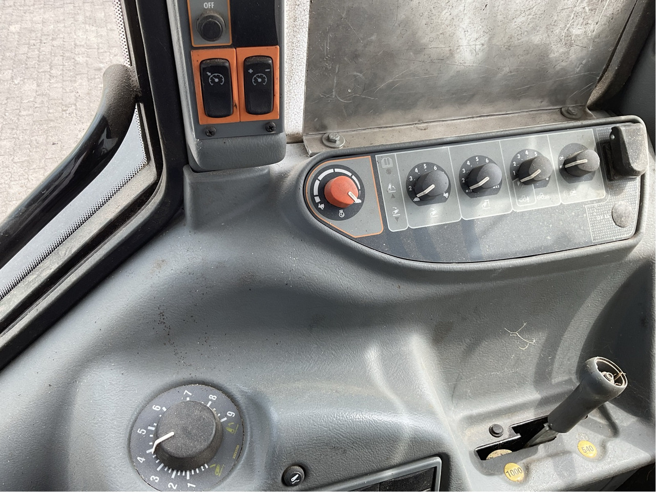 Valtra A 93 - جرار: صور 5 Valtra A 93 - جرار: صور 5