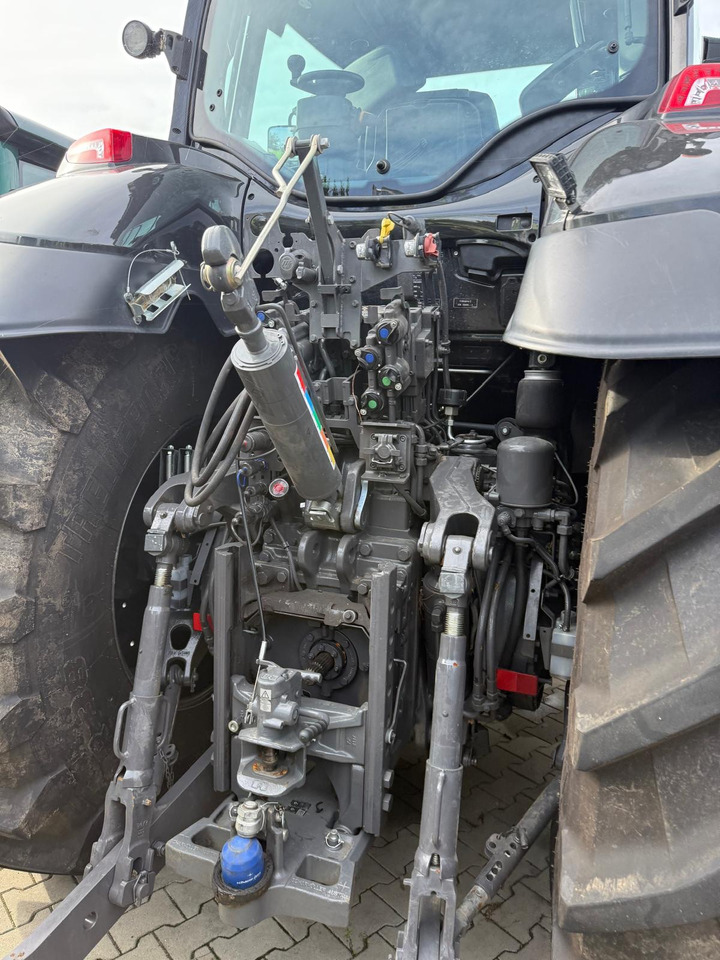 Valtra Q 285 Rückfahrienrichtung - جرار: صور 2 Valtra Q 285 Rückfahrienrichtung - جرار: صور 2