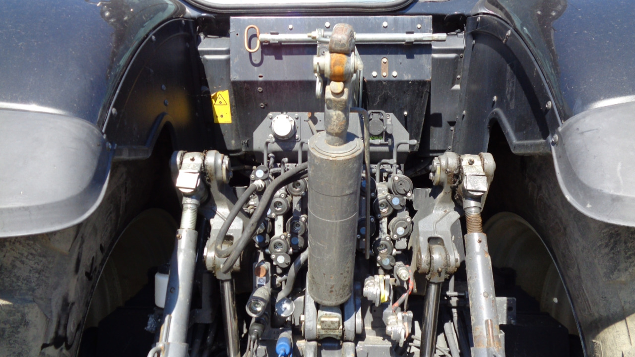 جرار Valtra S374: صور 15
