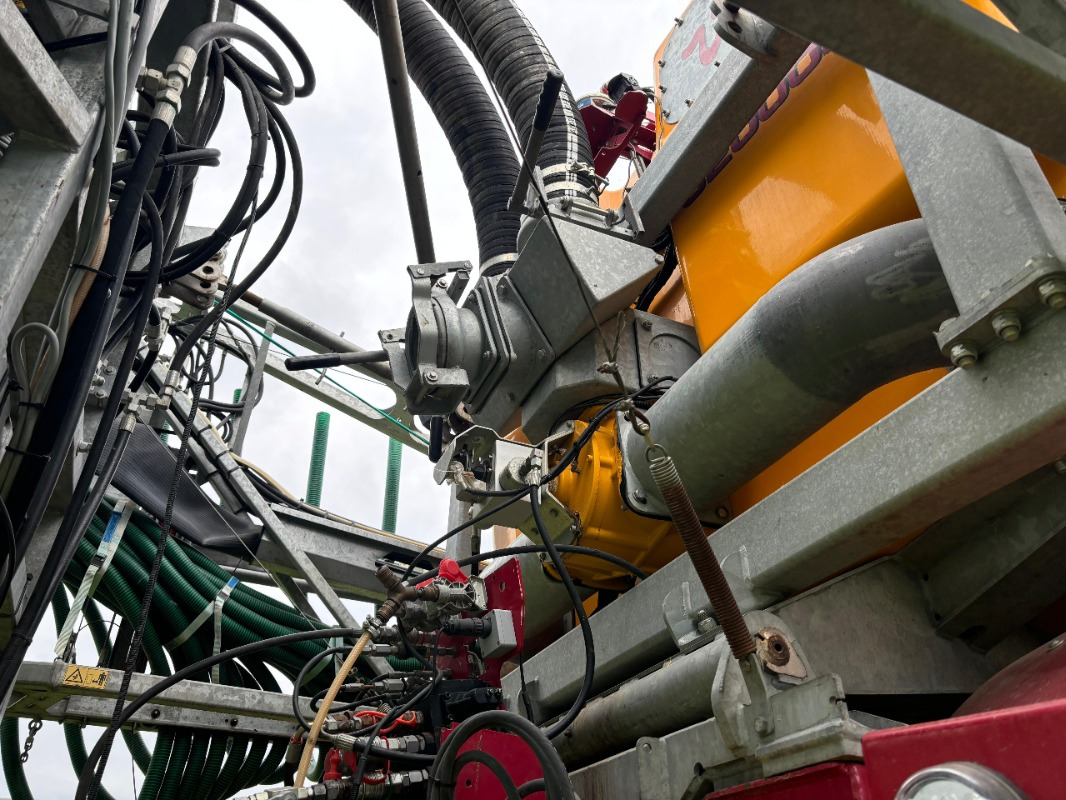 آلة رش الأسمدة Vredo VT 7138   SWINGMAX36 Gestänge: صور 6