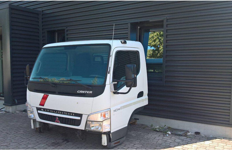 Mitsubishi CANTER "C" - الكابينة والداخلية - شاحنة: صور 1 Mitsubishi CANTER "C" - الكابينة والداخلية - شاحنة: صور 1