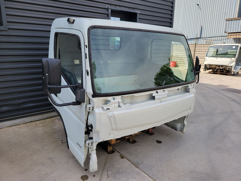 Mitsubishi Fuso "C" - الكابينة والداخلية - شاحنة: صور 5 Mitsubishi Fuso "C" - الكابينة والداخلية - شاحنة: صور 5