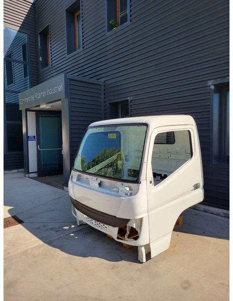 Mitsubishi Fuso RHD - S euro 6 - الكابينة والداخلية - شاحنة: صور 3 Mitsubishi Fuso RHD - S euro 6 - الكابينة والداخلية - شاحنة: صور 3