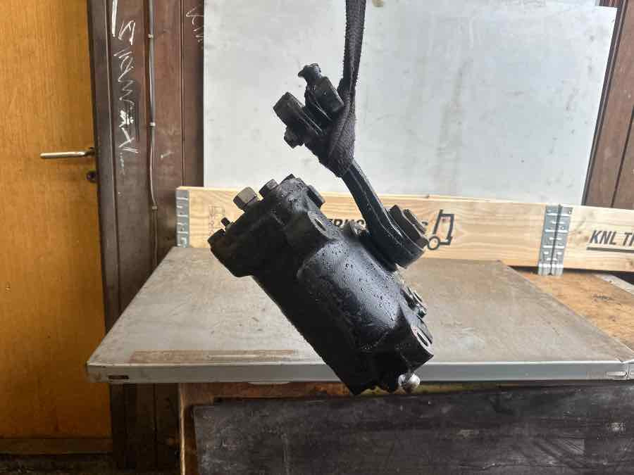 MAN STEERING GEAR 85.46200-6007 - قيادة السيارة - شاحنة: صور 1 MAN STEERING GEAR 85.46200-6007 - قيادة السيارة - شاحنة: صور 1