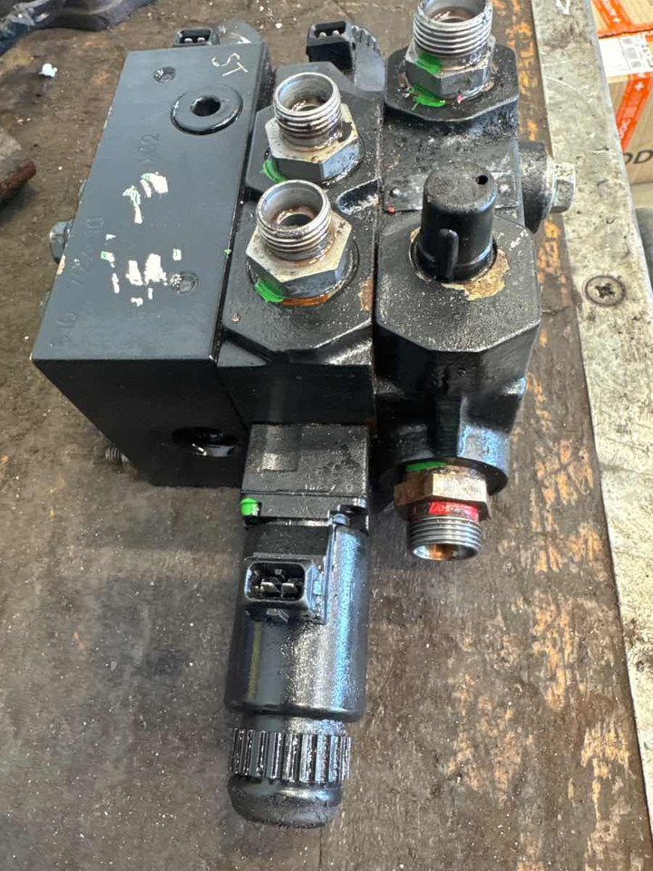 MAN STEERING VALVE 81.47103-6031 - قيادة السيارة - شاحنة: صور 2 MAN STEERING VALVE 81.47103-6031 - قيادة السيارة - شاحنة: صور 2