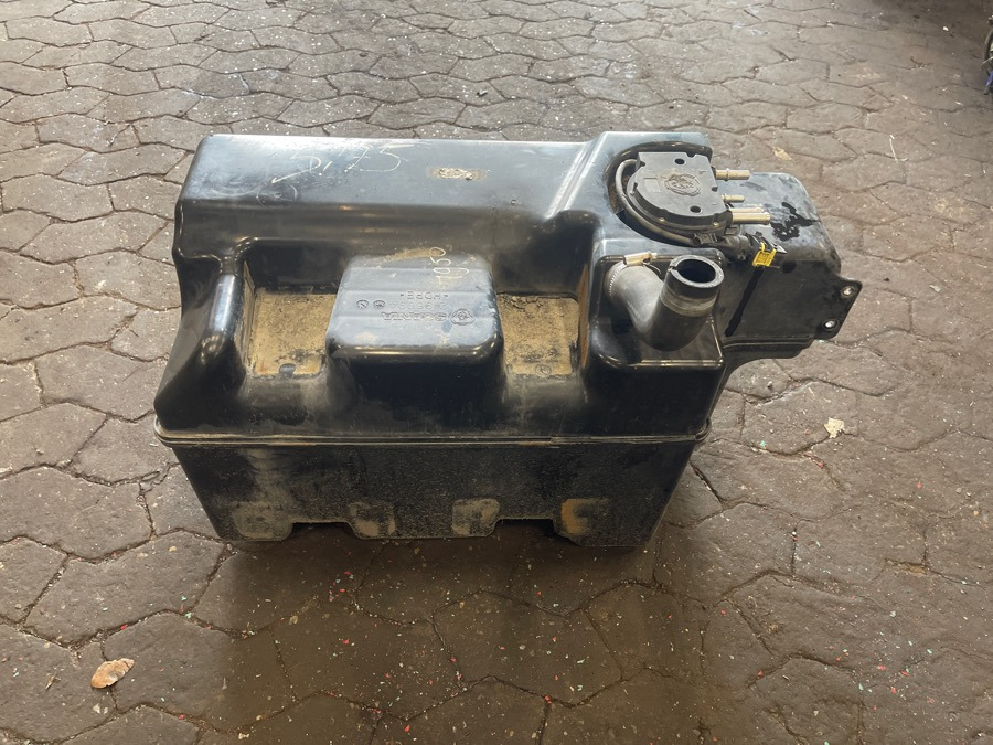 SCANIA ADBLUE TANK 2196094 - نظام الوقود - شاحنة: صور 2 SCANIA ADBLUE TANK 2196094 - نظام الوقود - شاحنة: صور 2