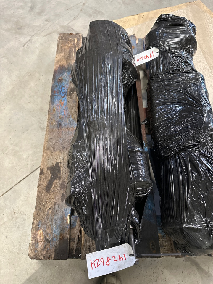 SCANIA CRANKSHAFT 1428624 - المحرك و قطع الغيار - شاحنة: صور 1 SCANIA CRANKSHAFT 1428624 - المحرك و قطع الغيار - شاحنة: صور 1