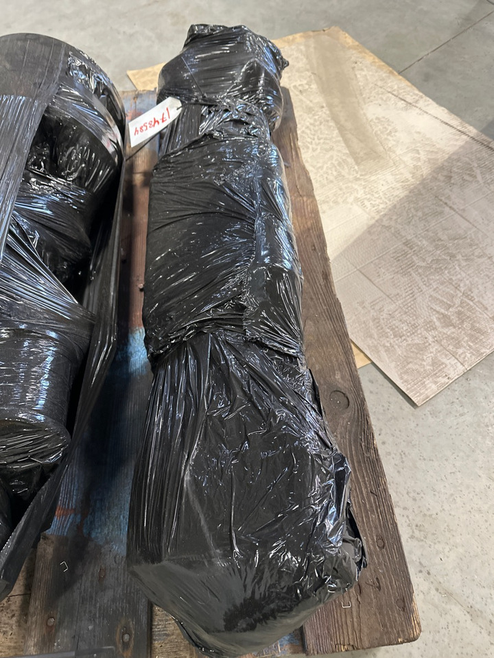 SCANIA CRANKSHAFT 1743584 - المحرك و قطع الغيار - شاحنة: صور 1 SCANIA CRANKSHAFT 1743584 - المحرك و قطع الغيار - شاحنة: صور 1