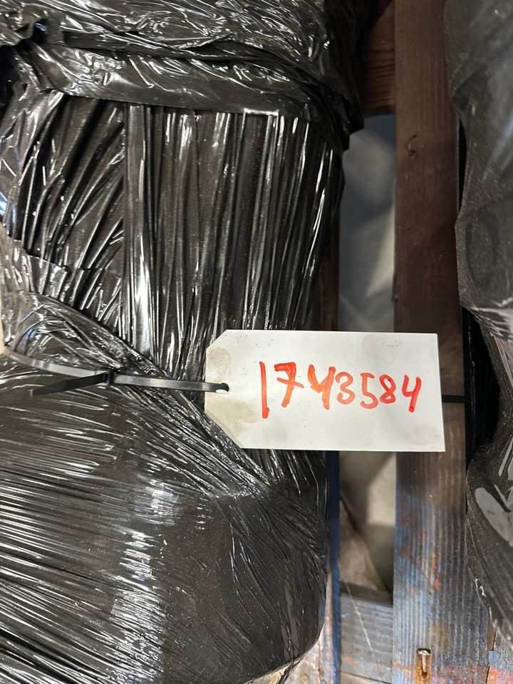 SCANIA CRANKSHAFT 1743584 - المحرك و قطع الغيار - شاحنة: صور 2 SCANIA CRANKSHAFT 1743584 - المحرك و قطع الغيار - شاحنة: صور 2