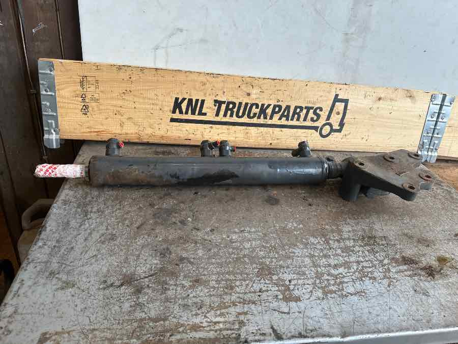 SCANIA STEERING CYLUNDER 1394441 - قيادة السيارة - شاحنة: صور 1 SCANIA STEERING CYLUNDER 1394441 - قيادة السيارة - شاحنة: صور 1