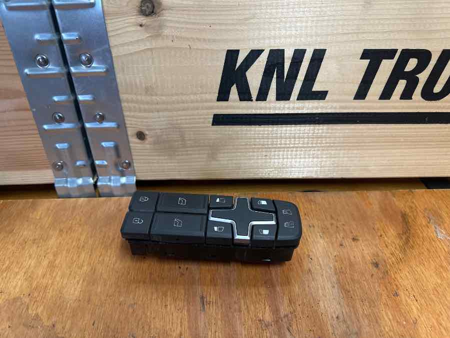 VOLVO CONTROL PANEL 22154235 - النظام الكهربائي - شاحنة: صور 1 VOLVO CONTROL PANEL 22154235 - النظام الكهربائي - شاحنة: صور 1