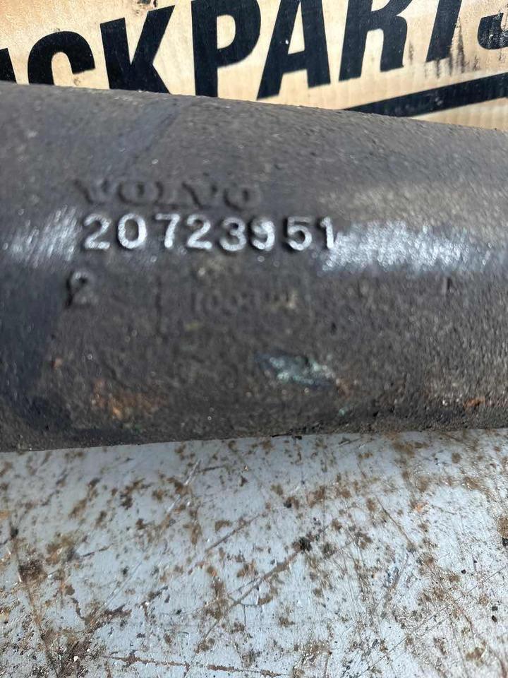 VOLVO COOLING PIPE 20723951 - أنبوب سحب الهواء - شاحنة: صور 2 VOLVO COOLING PIPE 20723951 - أنبوب سحب الهواء - شاحنة: صور 2