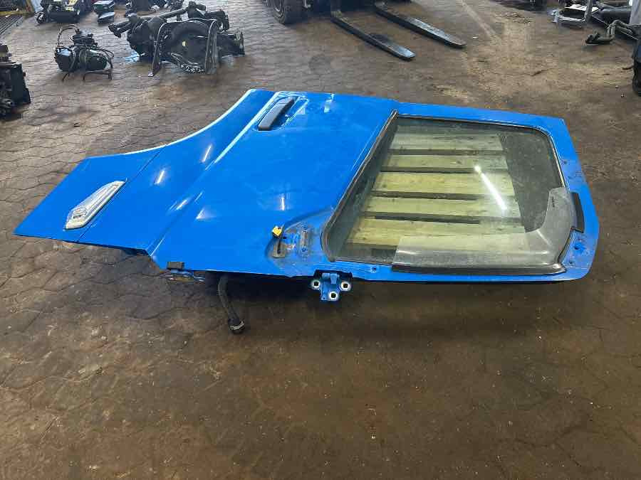 VOLVO FMX DOOR RIGHT 	84235902 - الكابينة والداخلية - شاحنة: صور 1 VOLVO FMX DOOR RIGHT 	84235902 - الكابينة والداخلية - شاحنة: صور 1