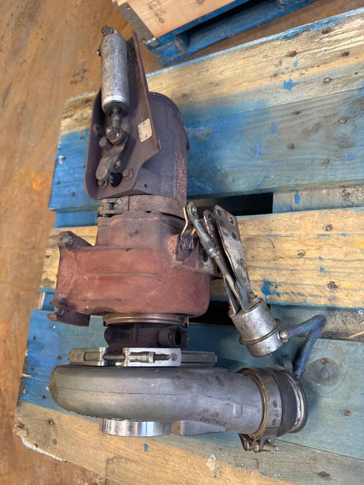 VOLVO TURBO 21989961 - المحرك و قطع الغيار - شاحنة: صور 1 VOLVO TURBO 21989961 - المحرك و قطع الغيار - شاحنة: صور 1