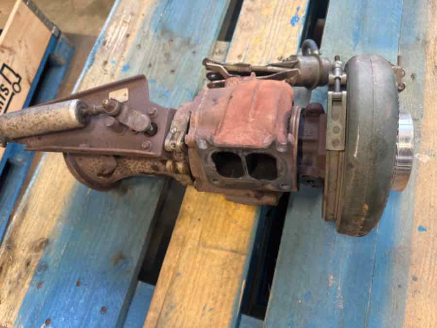 VOLVO TURBO 21989961 - المحرك و قطع الغيار - شاحنة: صور 2 VOLVO TURBO 21989961 - المحرك و قطع الغيار - شاحنة: صور 2