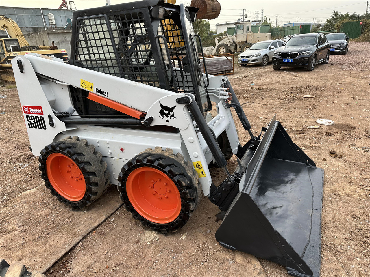 BOBCAT S300 - شيول صغير: صور 1 BOBCAT S300 - شيول صغير: صور 1