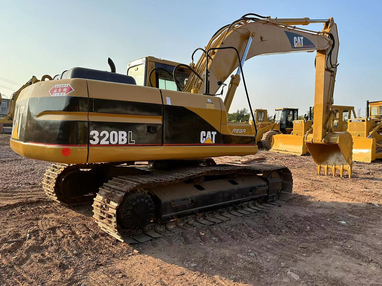 CAT 320B excavator - حفارات زحافة: صور 1 CAT 320B excavator - حفارات زحافة: صور 1