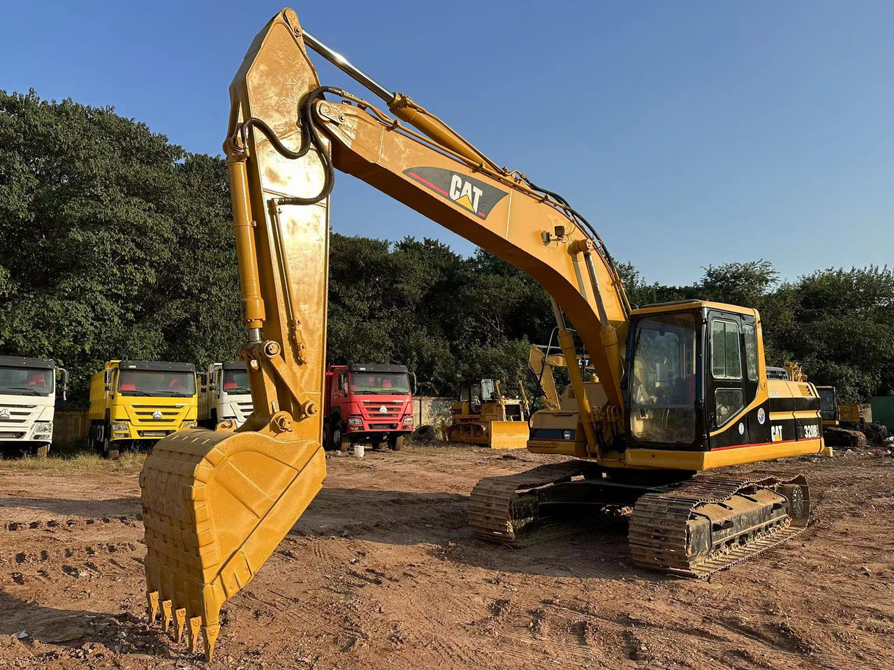 CAT 320B excavator - حفارات زحافة: صور 4 CAT 320B excavator - حفارات زحافة: صور 4
