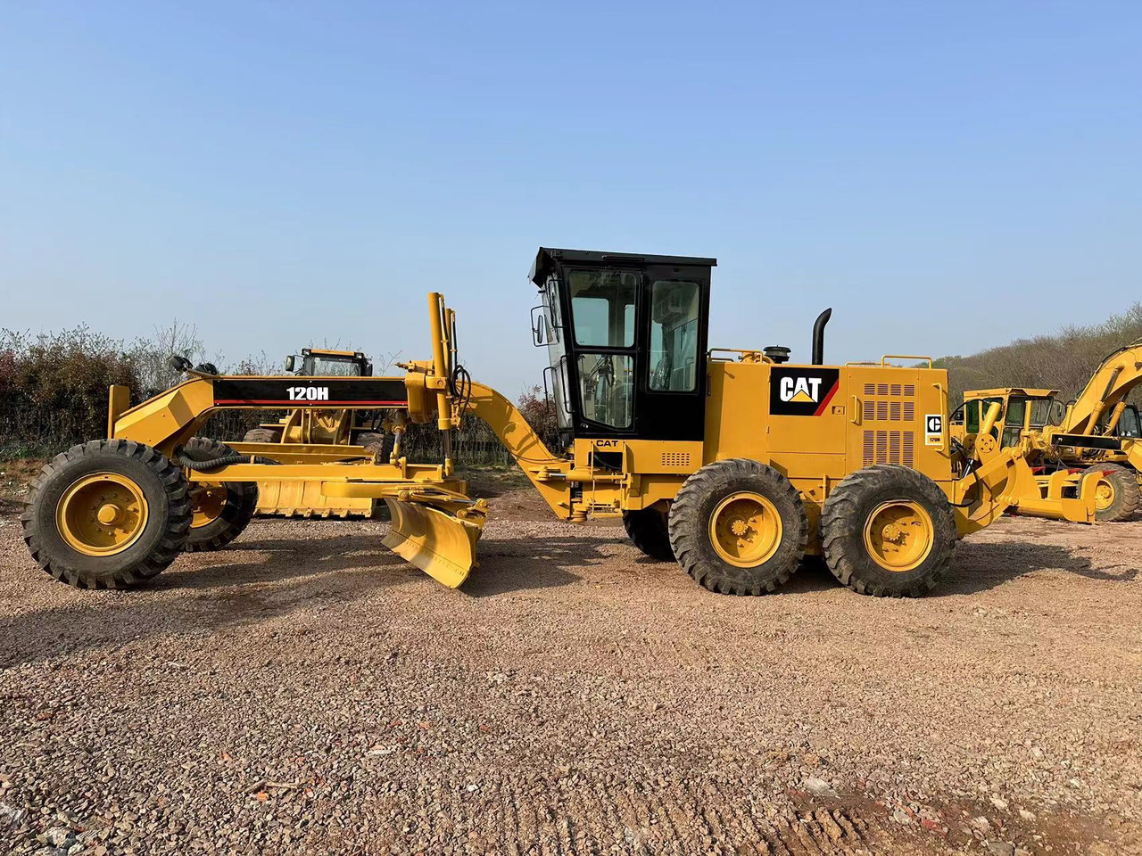 CATERPILLAR 120H - آلة تسوية الأرض: صور 1 CATERPILLAR 120H - آلة تسوية الأرض: صور 1