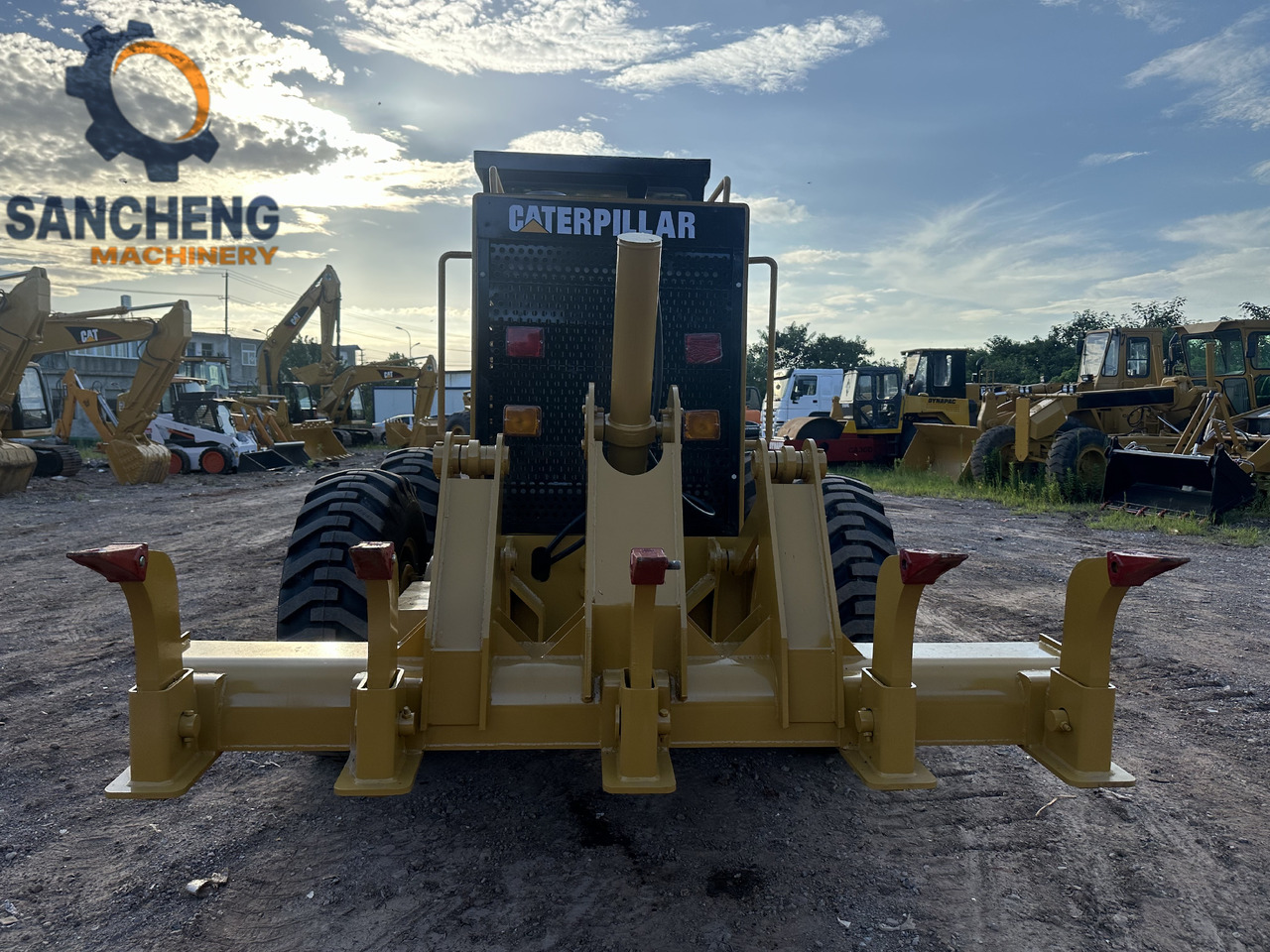 CATERPILLAR 140K motor grader - آلة تسوية الأرض: صور 4 CATERPILLAR 140K motor grader - آلة تسوية الأرض: صور 4