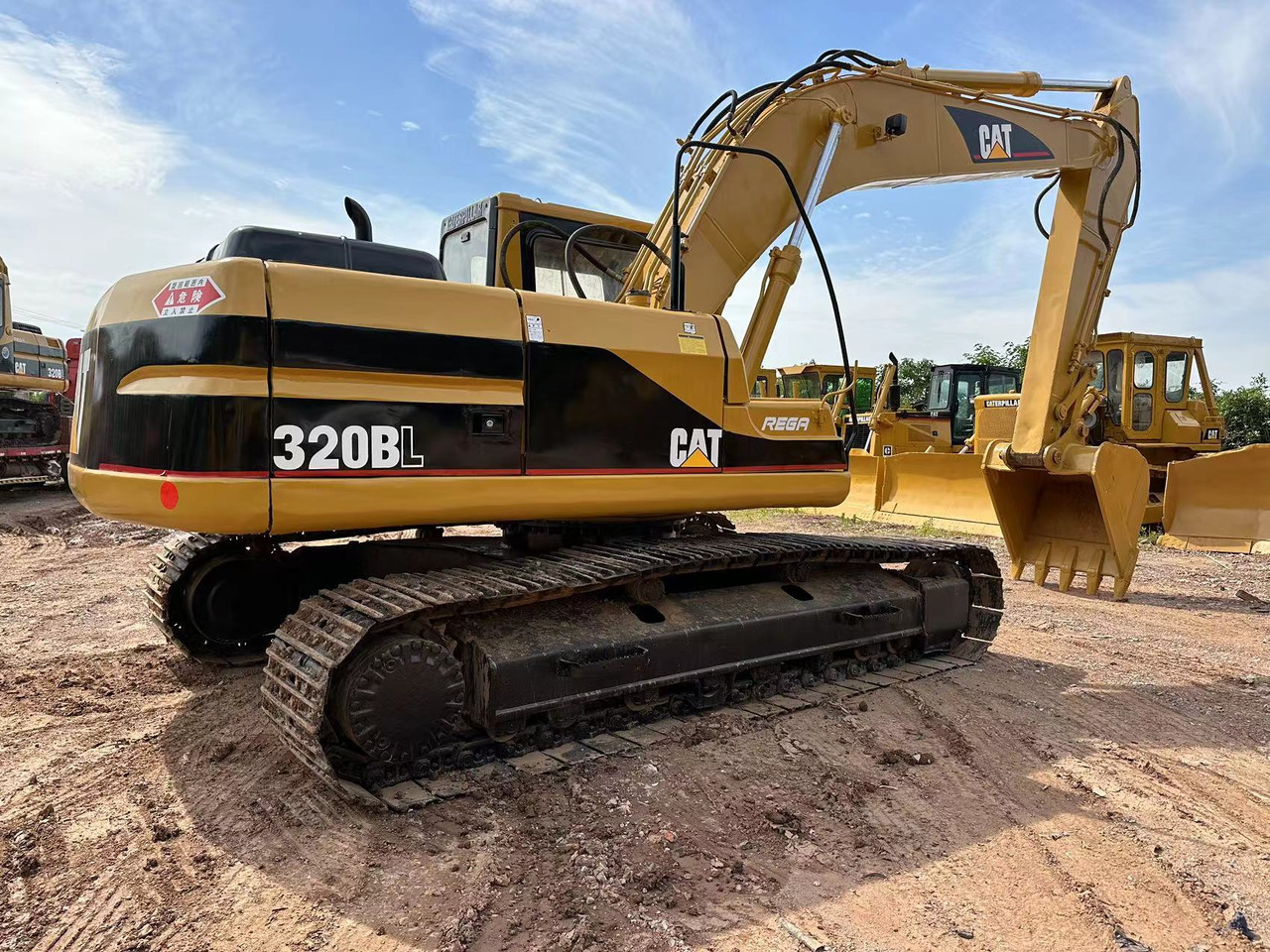 CATERPILLAR 320B - حفارات زحافة: صور 1 CATERPILLAR 320B - حفارات زحافة: صور 1