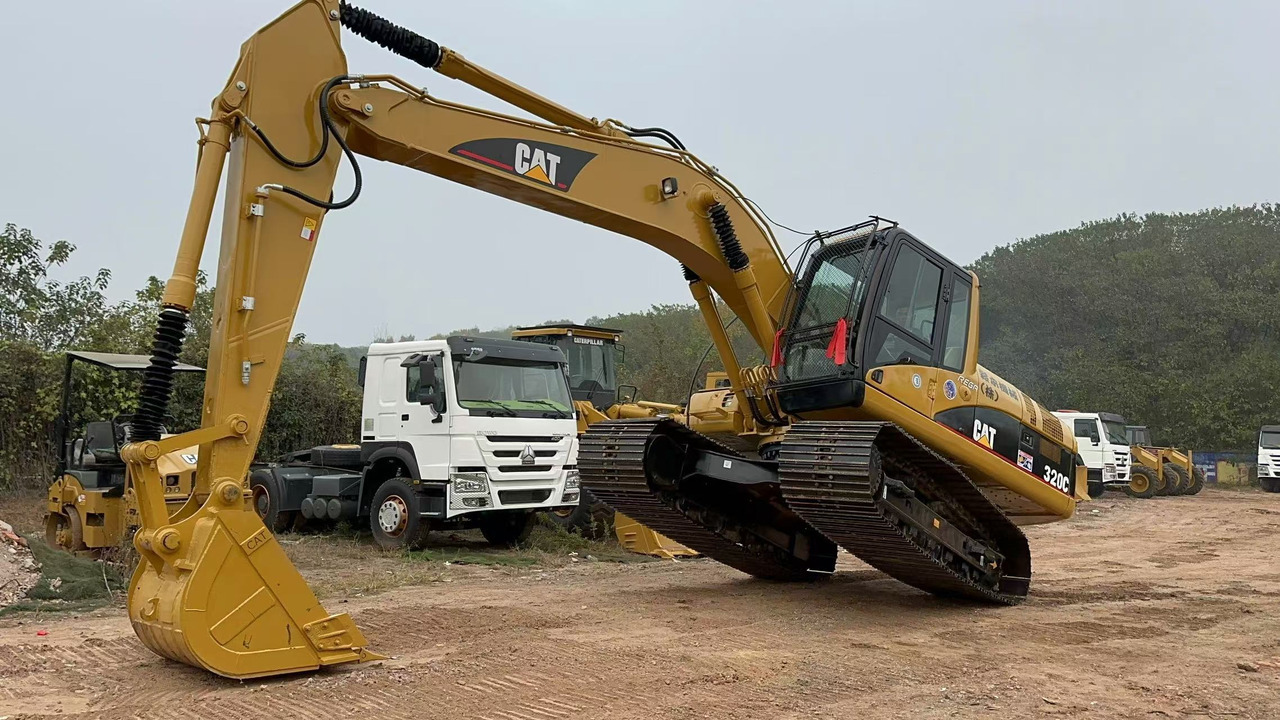 CATERPILLAR 320CL crawler excavator - حفارات زحافة: صور 5 CATERPILLAR 320CL crawler excavator - حفارات زحافة: صور 5