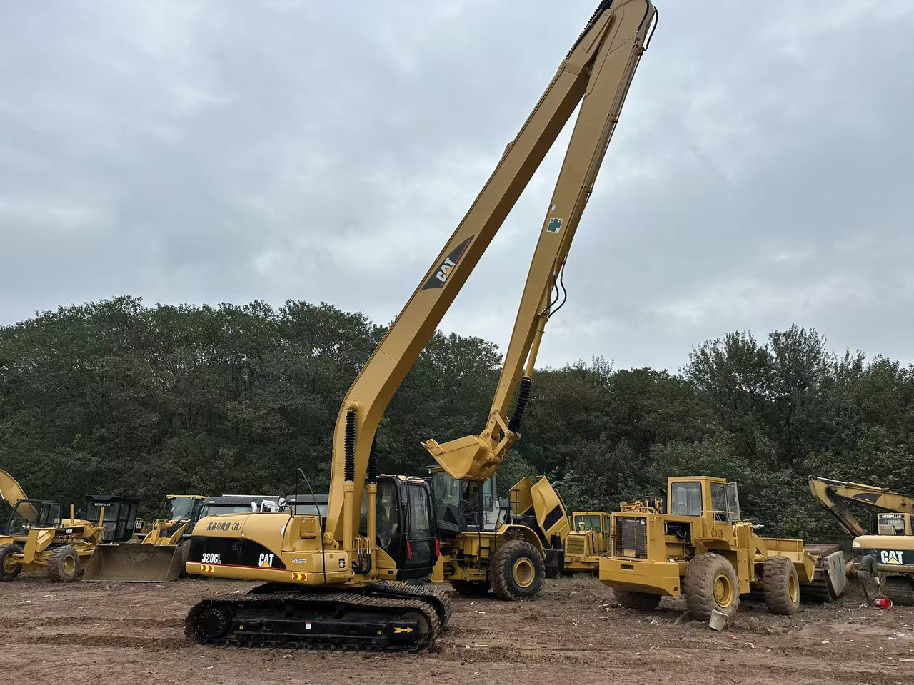CATERPILLAR 320CL long reach excavator - حفارات زحافة: صور 5 CATERPILLAR 320CL long reach excavator - حفارات زحافة: صور 5