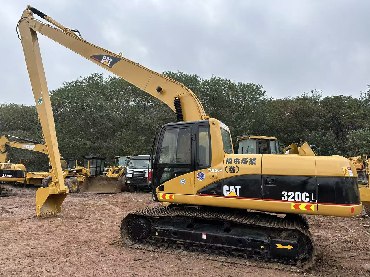CATERPILLAR 320CL long reach excavator - حفارات زحافة: صور 5 CATERPILLAR 320CL long reach excavator - حفارات زحافة: صور 5