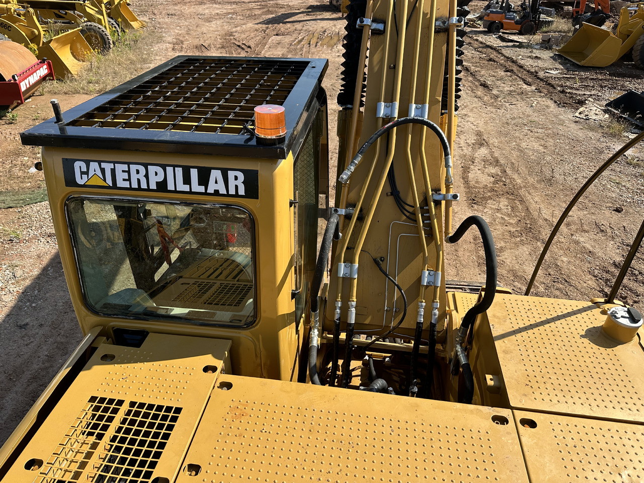 حفارات زحافة CATERPILLAR 320CL: صور 10