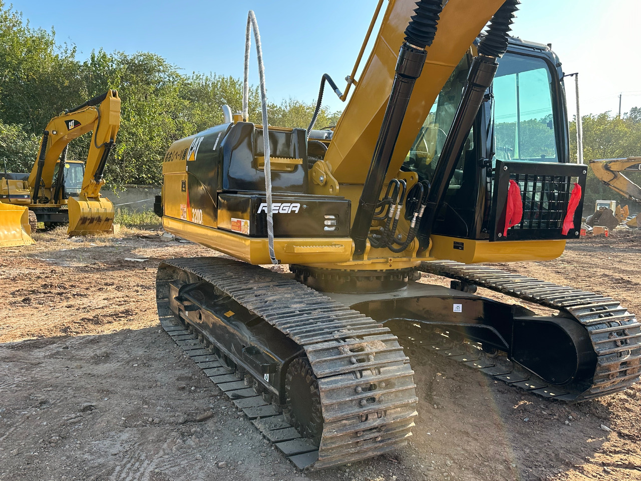 CATERPILLAR 320D2L excavator - حفارات زحافة: صور 5 CATERPILLAR 320D2L excavator - حفارات زحافة: صور 5
