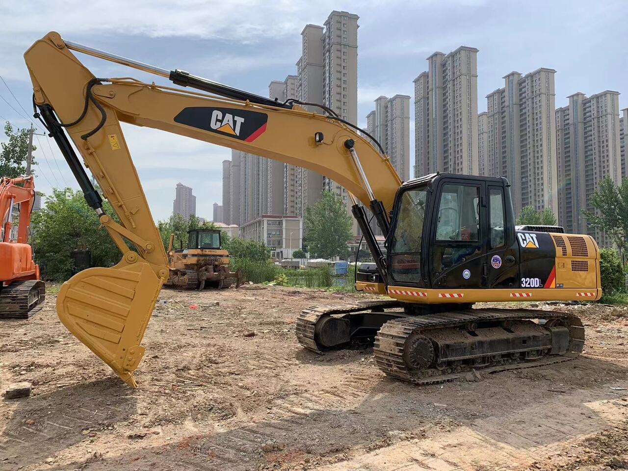 CATERPILLAR 320DL - حفارات زحافة: صور 3 CATERPILLAR 320DL - حفارات زحافة: صور 3