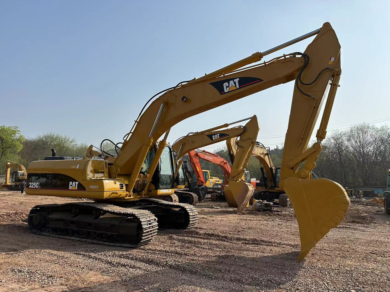 CATERPILLAR 325C - حفارات زحافة: صور 4 CATERPILLAR 325C - حفارات زحافة: صور 4