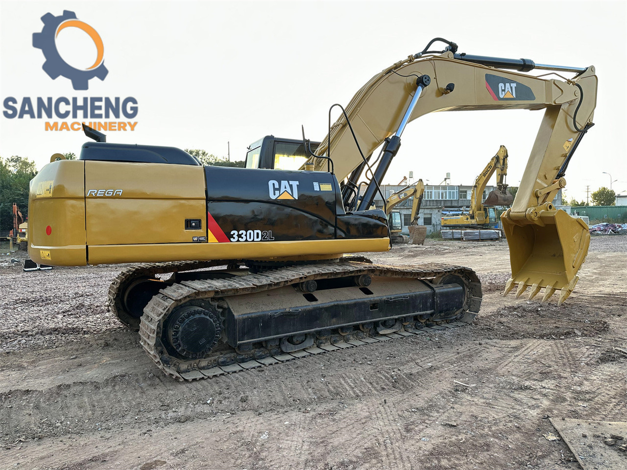 حفارات زحافة CATERPILLAR 330D2L: صور 1