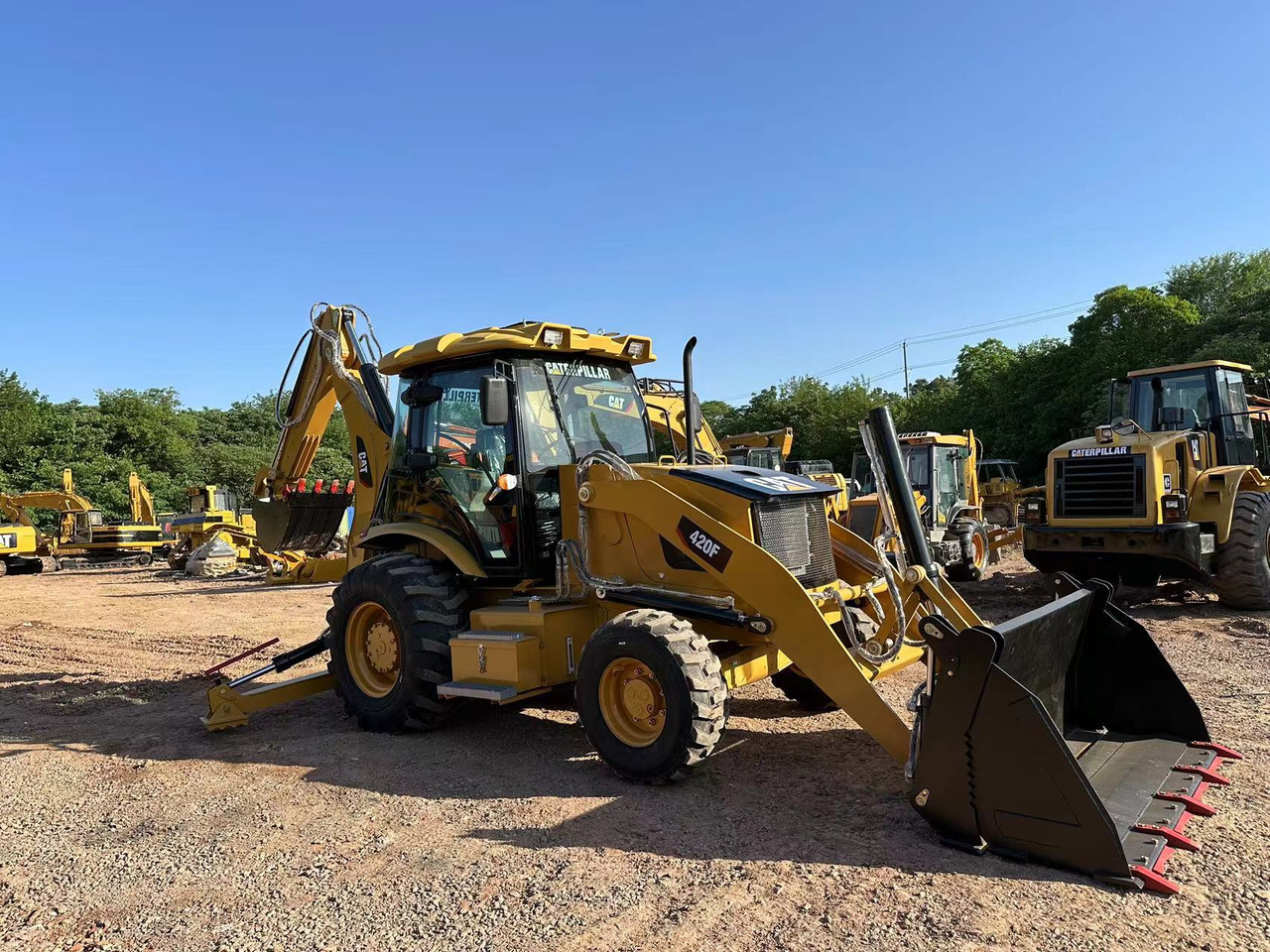 CATERPILLAR 420F2 - حفار متعدد الاستخدام: صور 2 CATERPILLAR 420F2 - حفار متعدد الاستخدام: صور 2