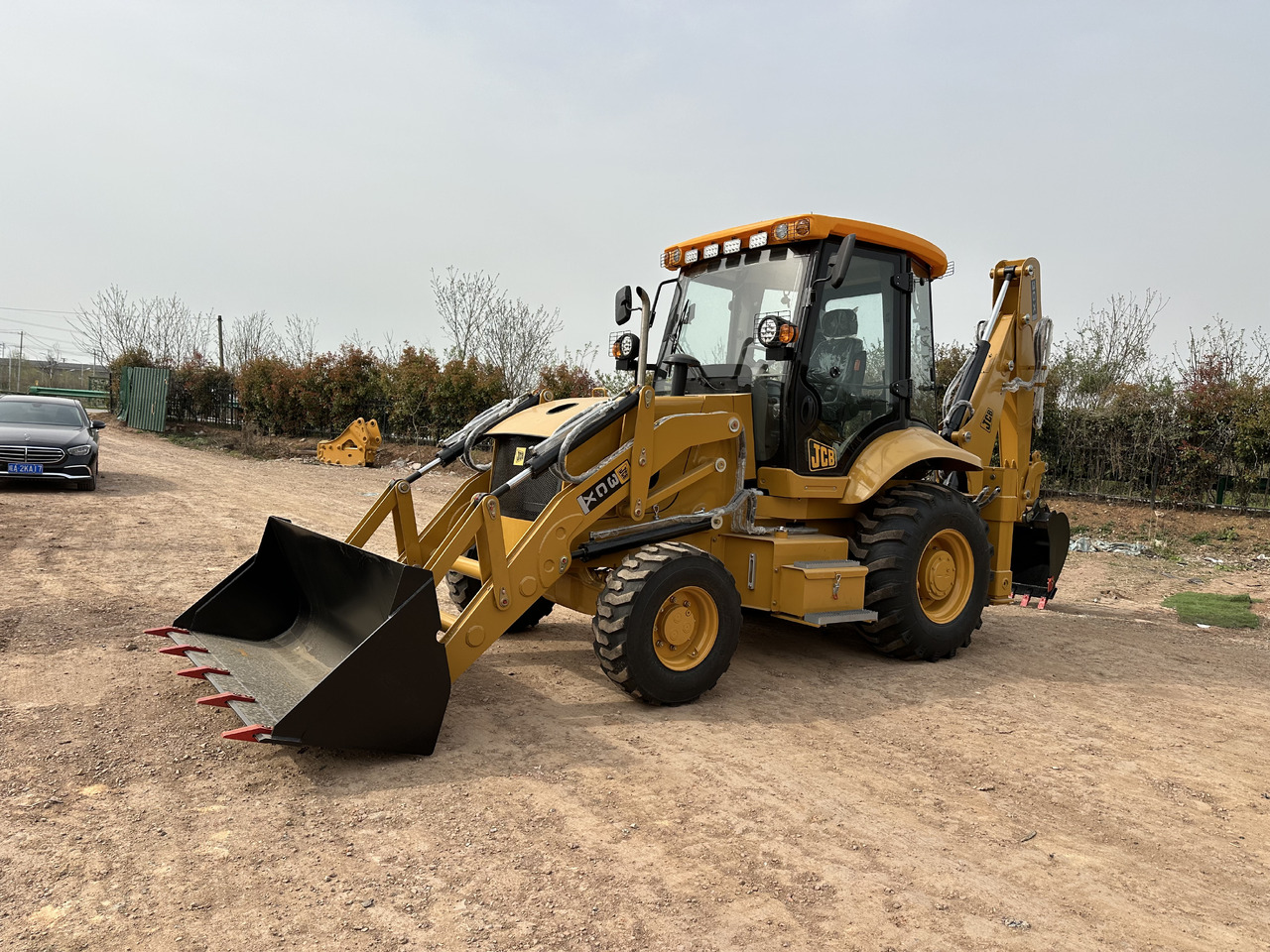CATERPILLAR 420F2 - حفار متعدد الاستخدام: صور 3 CATERPILLAR 420F2 - حفار متعدد الاستخدام: صور 3