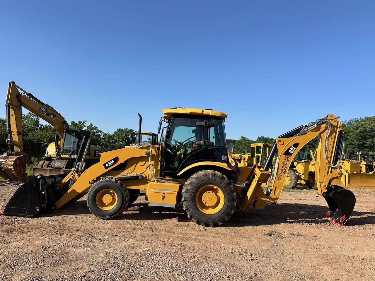 CATERPILLAR 420F2 - حفار متعدد الاستخدام: صور 4 CATERPILLAR 420F2 - حفار متعدد الاستخدام: صور 4