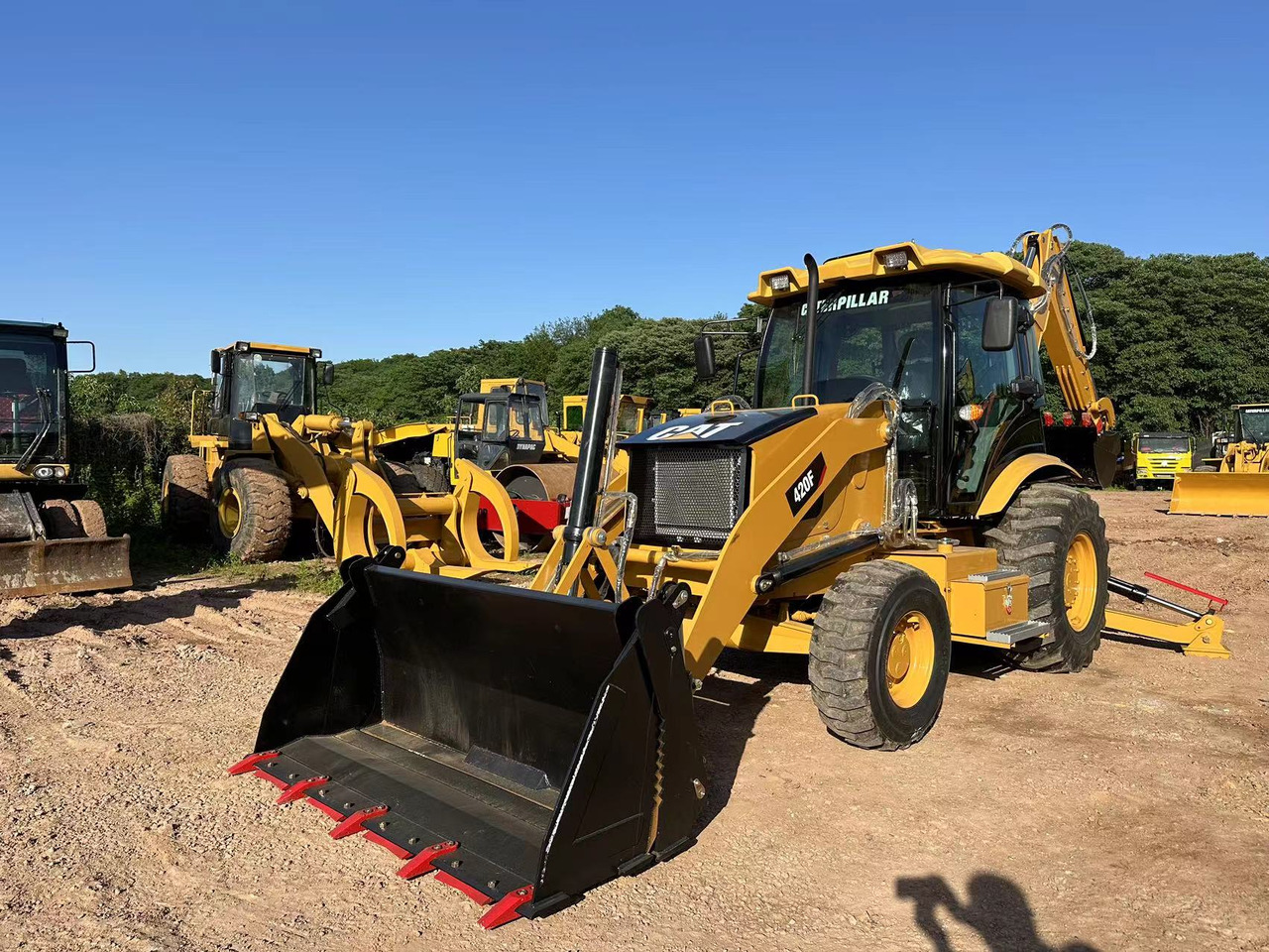 CATERPILLAR 420F2 - حفار متعدد الاستخدام: صور 3 CATERPILLAR 420F2 - حفار متعدد الاستخدام: صور 3