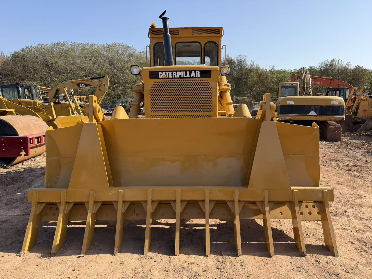 CATERPILLAR D8K - بلدوزر: صور 3 CATERPILLAR D8K - بلدوزر: صور 3
