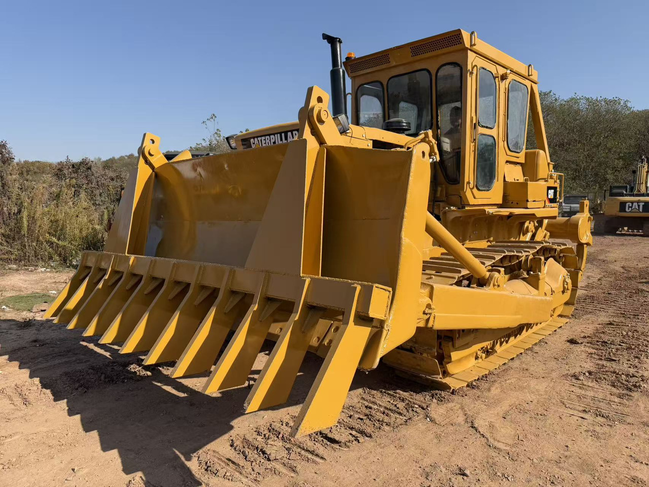CATERPILLAR D8K - بلدوزر: صور 1 CATERPILLAR D8K - بلدوزر: صور 1