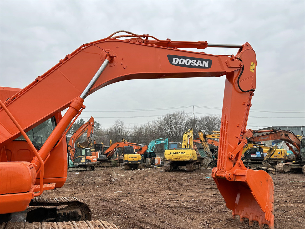 DOOSAN DH220 excavator - حفارات زحافة: صور 4 DOOSAN DH220 excavator - حفارات زحافة: صور 4