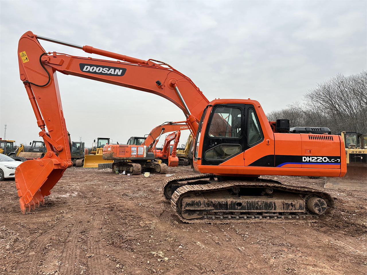 DOOSAN DH220 excavator - حفارات زحافة: صور 2 DOOSAN DH220 excavator - حفارات زحافة: صور 2