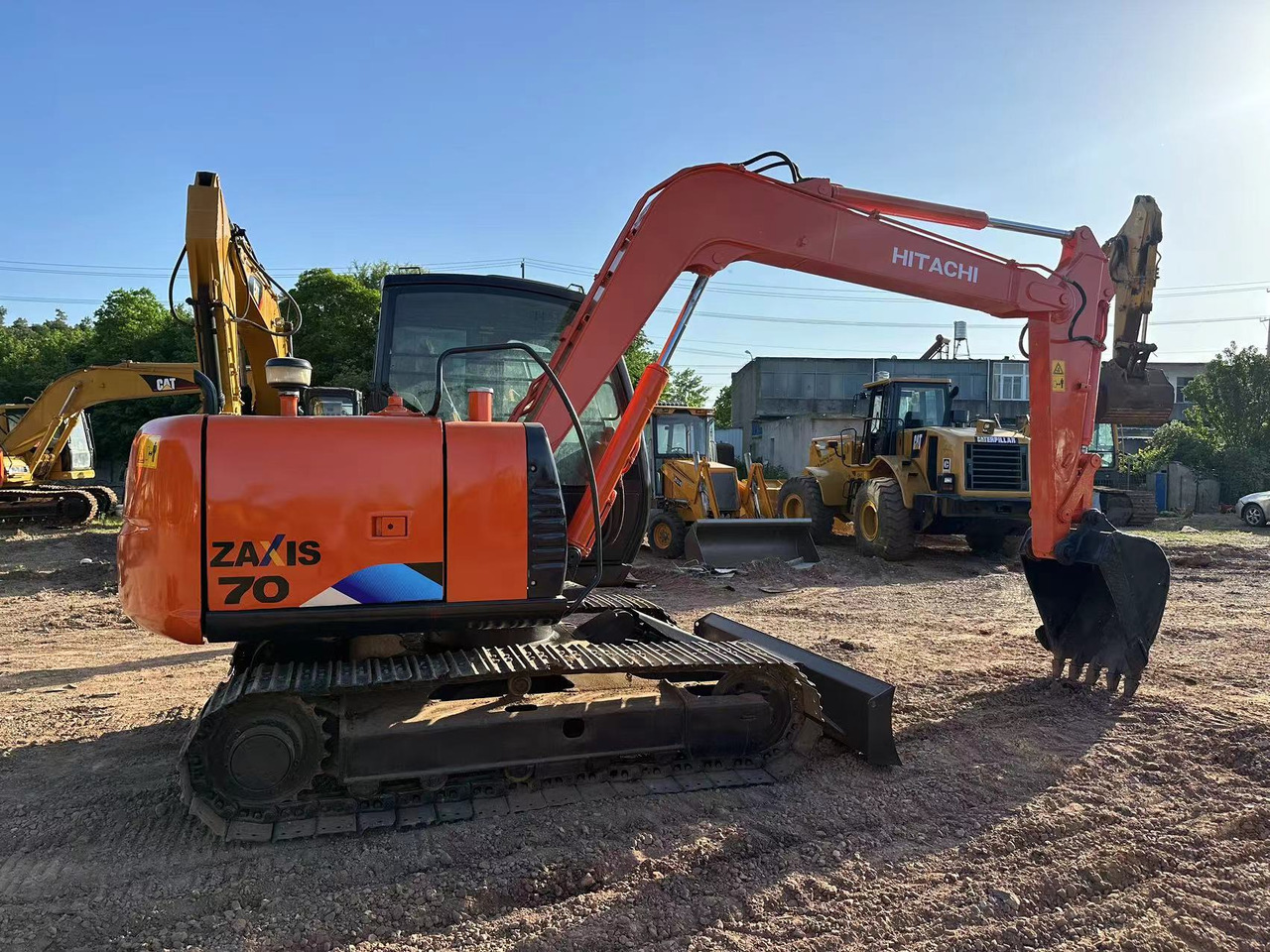 Hitachi ZX70 mini excavator - حفارة مصغرة: صور 2 Hitachi ZX70 mini excavator - حفارة مصغرة: صور 2