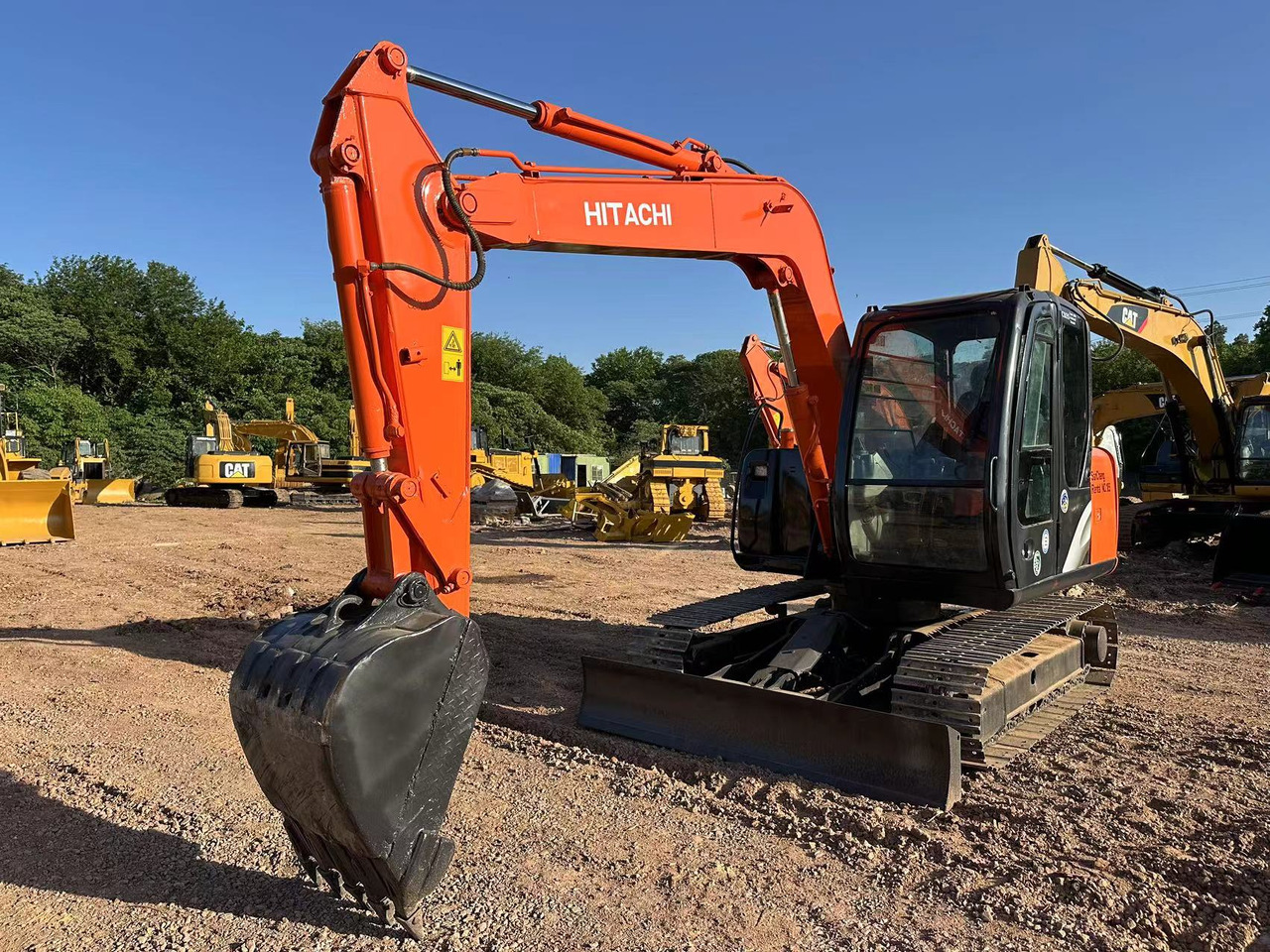 Hitachi ZX70 mini excavator - حفارة مصغرة: صور 4 Hitachi ZX70 mini excavator - حفارة مصغرة: صور 4